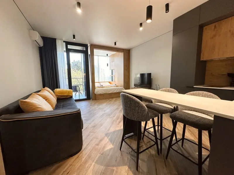 Студия B003